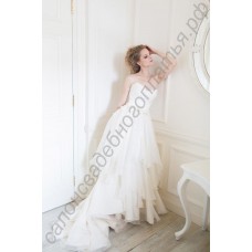 Кокетливое свадебное платье из шифона с многоуровневой юбкой